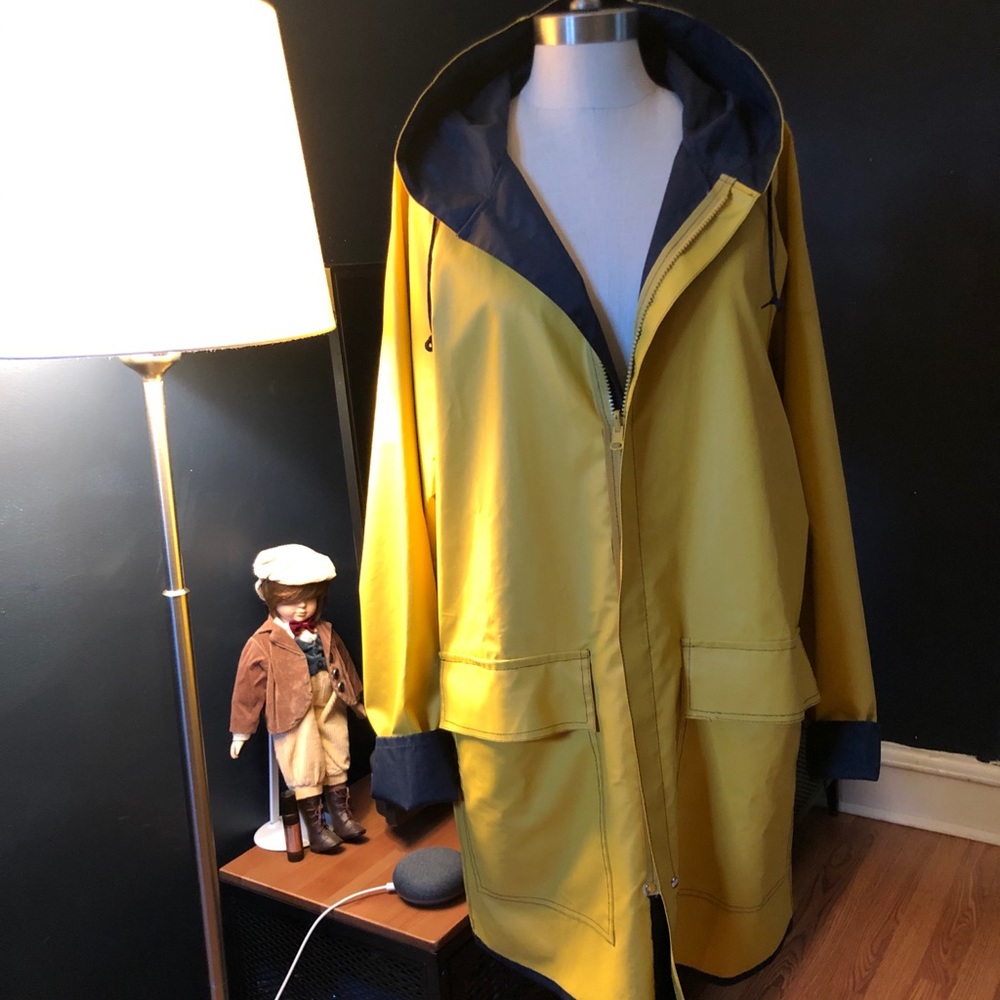 Reversible water-proof/resist yellow navy raincoat